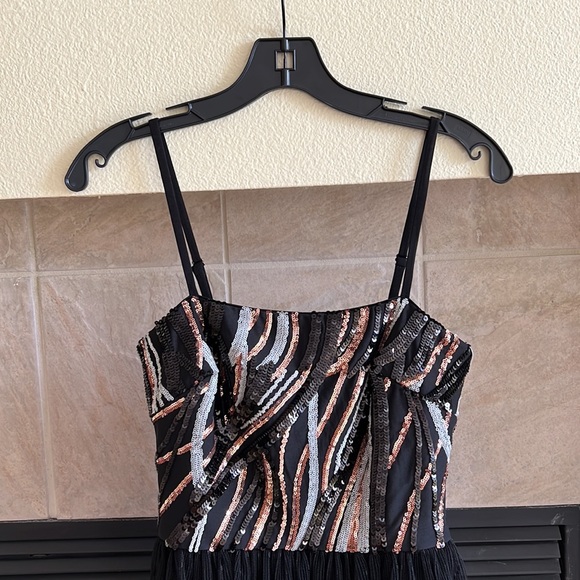 Gorgeous sequins dress - Picture 3 of 8